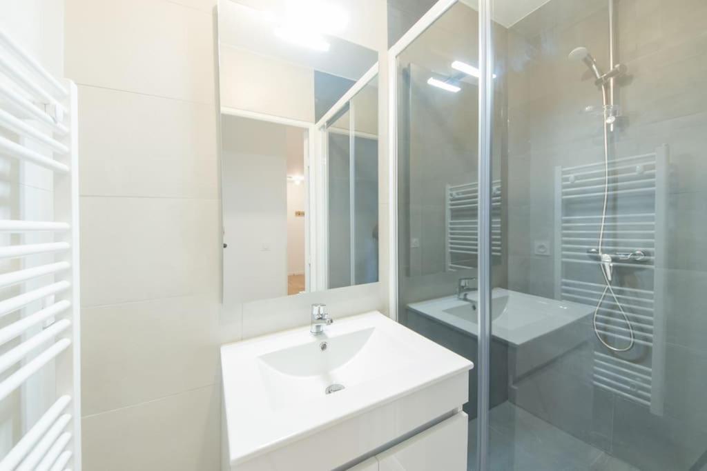 Suite Moderne Familiale 8 Pers - Disney 10M - 2 Sdb Bussy-Saint-Georges Dış mekan fotoğraf